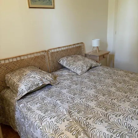 Peaceful Riviera Flat With Pool Tennis And Terrace