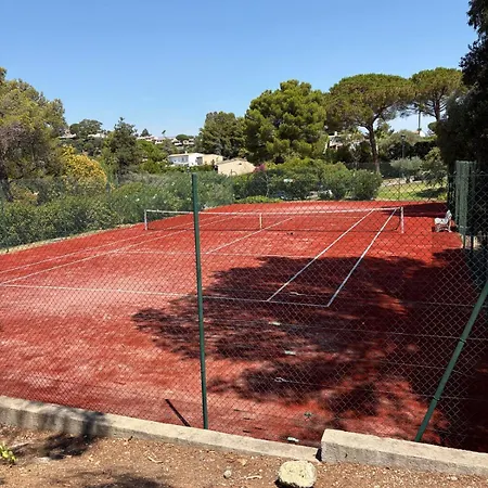 Peaceful Riviera Flat With Pool Tennis And Terrace
